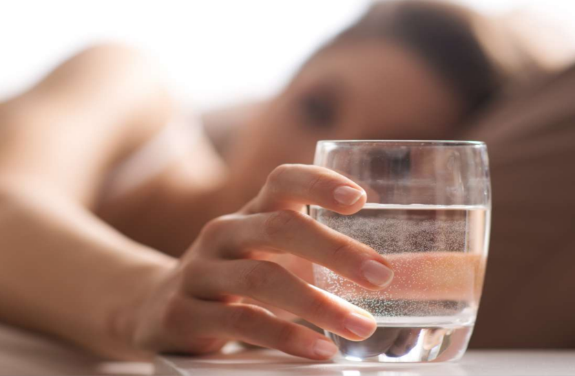 जानिए संतुलित खानपान और सुबह गर्म पानी पीने के फायदे
