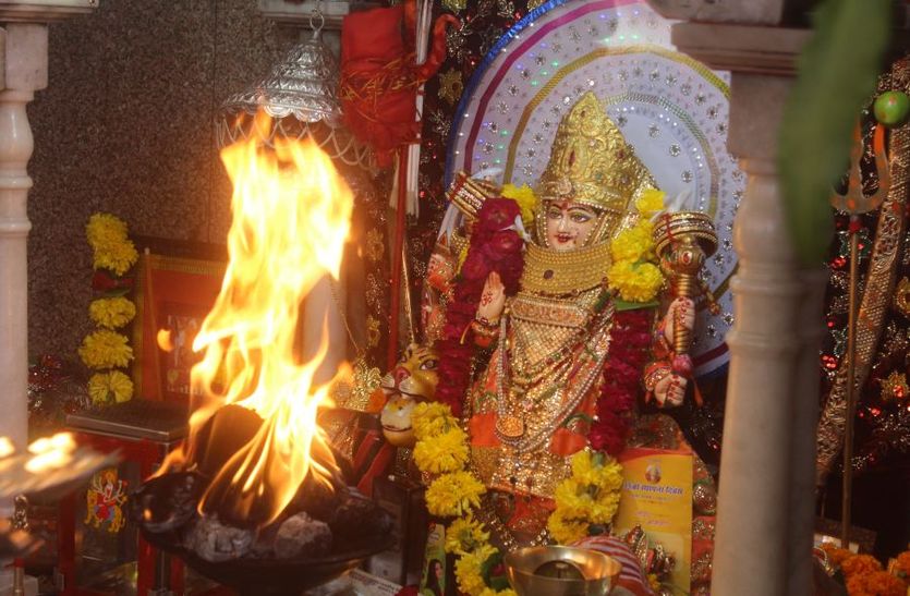 घरों-मंदिरों में गूंजे मैया के जयकारे