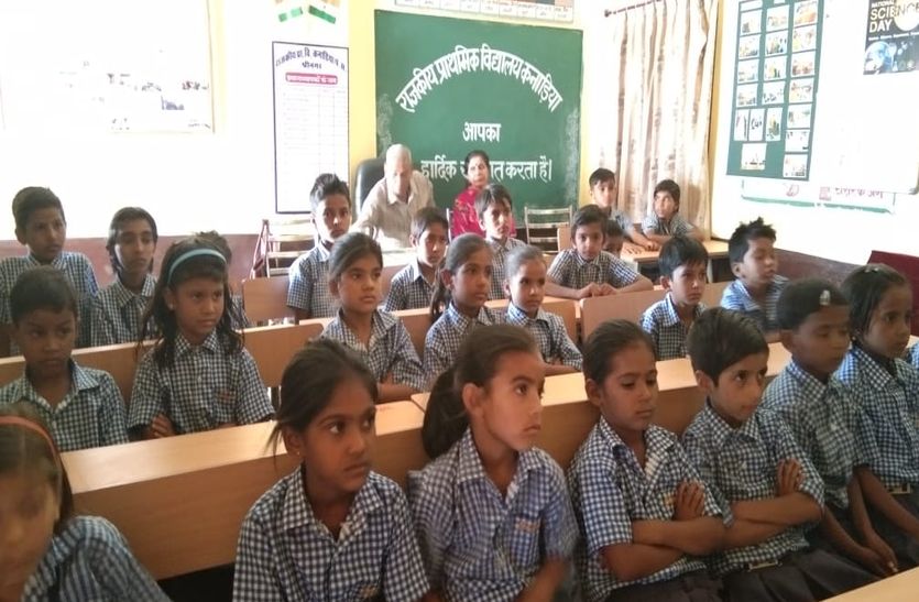 दो शिक्षिकाएं, 5 कक्षा व 107 बच्चे