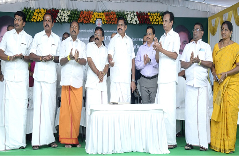 CM EK Palaniswamy inaugurating a children's garden constructed at a cost of Rs 60 lakh in Mettur.