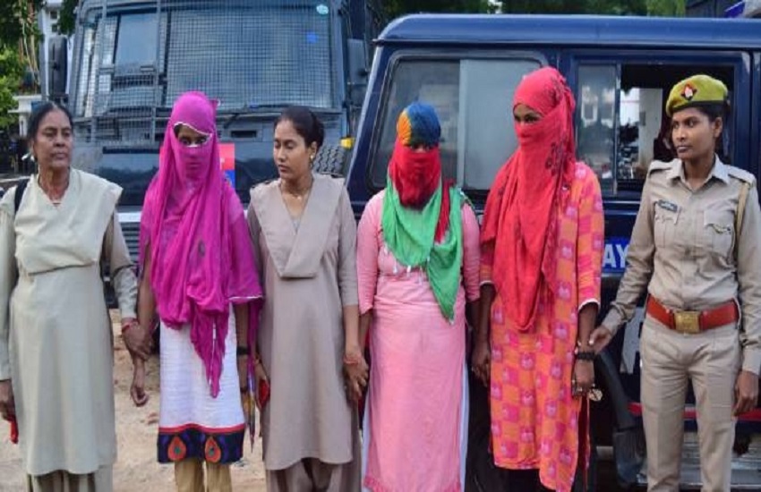 11 people arrested for selling girls gang