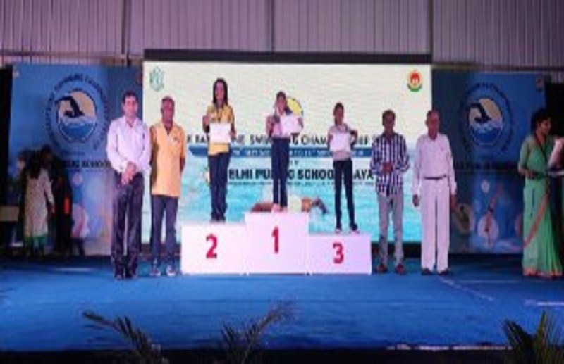 Soumya Siddiqui of Chandauli won silver medal in swimming