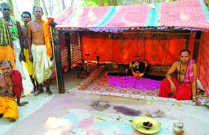 कोला कामिनी माता से मन्नत मांगने से मिल जाते हैं गुमशुदा लोग, इस वजह से आज तक नहीं हुआ है मंदिर निर्माण