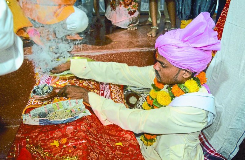 रियासत काल से चली आ रही परंपरा, 9 दिनों तक एक गड्ढे में बैठ युवक बिना कुछ खाए करता है साधना, फिर...