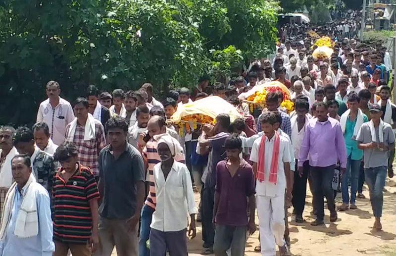 Ahmedabad news : खडोल में एक साथ उठी छह अर्थियां, गांव में शोक