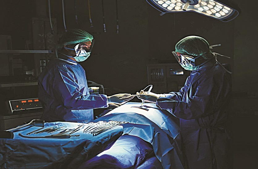 आयुष्मान से 'धनवान' बनने के लिए 5 माह में 228 स्पाइनल सर्जरी, 2 करोड़ रुपए का बिल