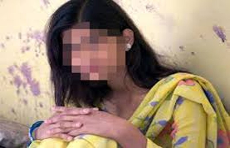 मालिश करवाने गया महिला के घर, बेटी को अकेला पाकर रिटायर्ड असिस्टेंट मैनेजर ने कर दी गन्दी हरकत