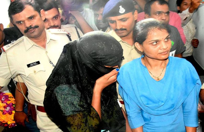 Honeytrap : खूबसूरत दिखने के लिए दो युवतियों ने कराई सर्जरी, SIT के हाथ लगे कई आपत्तिजनक वीडियोज