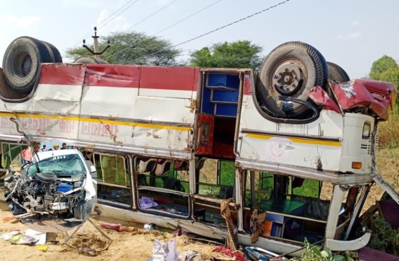 सीकर में भीषण सड़क हादसा: सवारियों से भरी लोक परिवहन बस पलटी, तीन की मौत