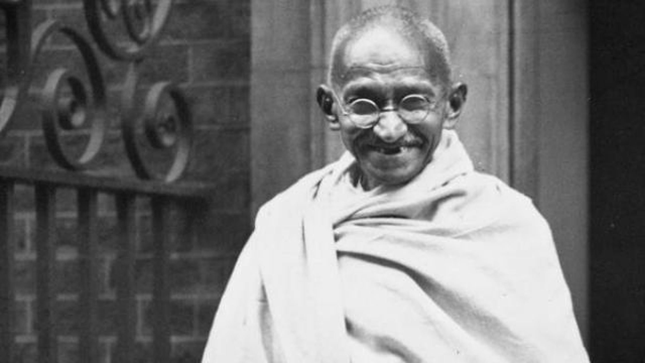 बड़ा खुलासा: महात्मा गांधी को कब्ज के साथ बबासीर की बीमारी थी, दवाओं के बजाय ऐसे किया इलाज