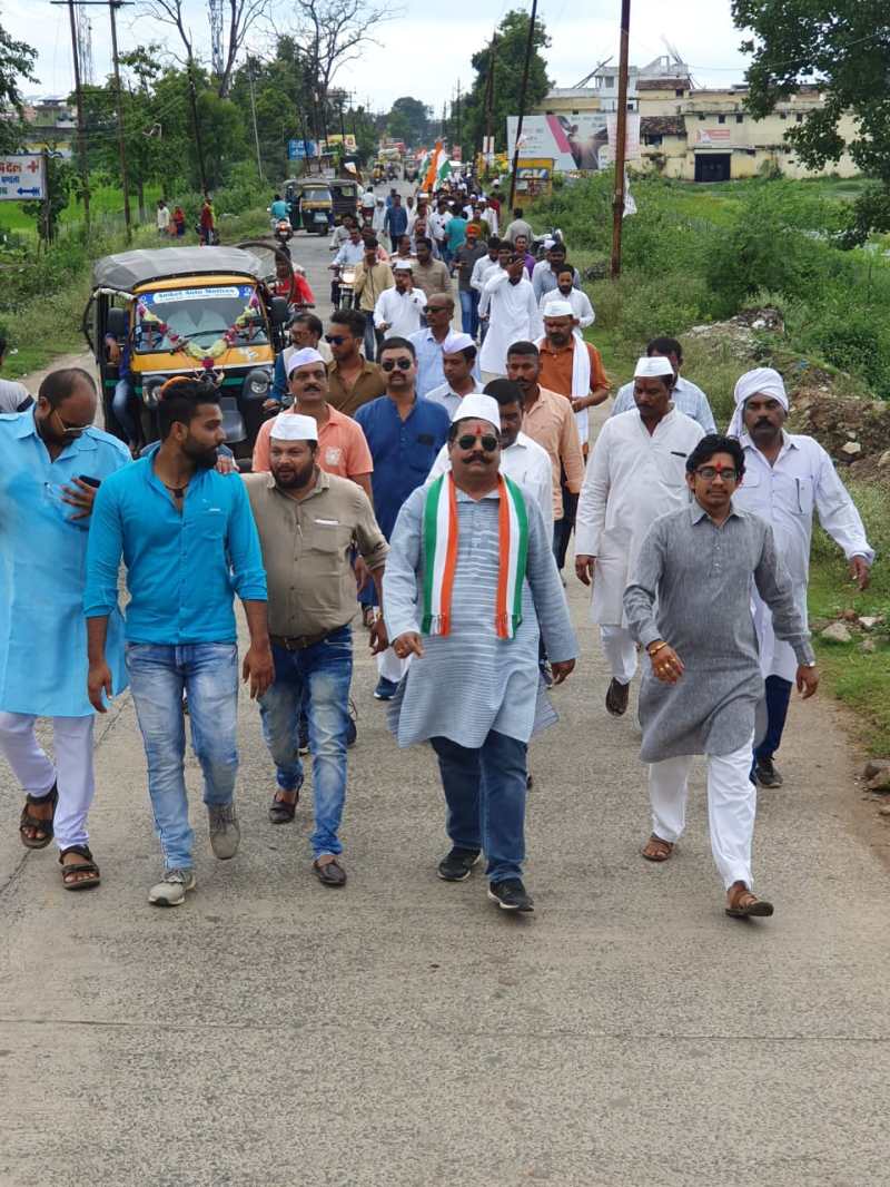 महात्मा गांधी के साथ शास्त्री को किया नमन