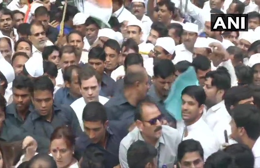 बापू@150: दिल्ली में कांग्रेस की गांधी संदेश यात्रा, राहुल गांधी की अगुवाई में पदयात्रा शुरू