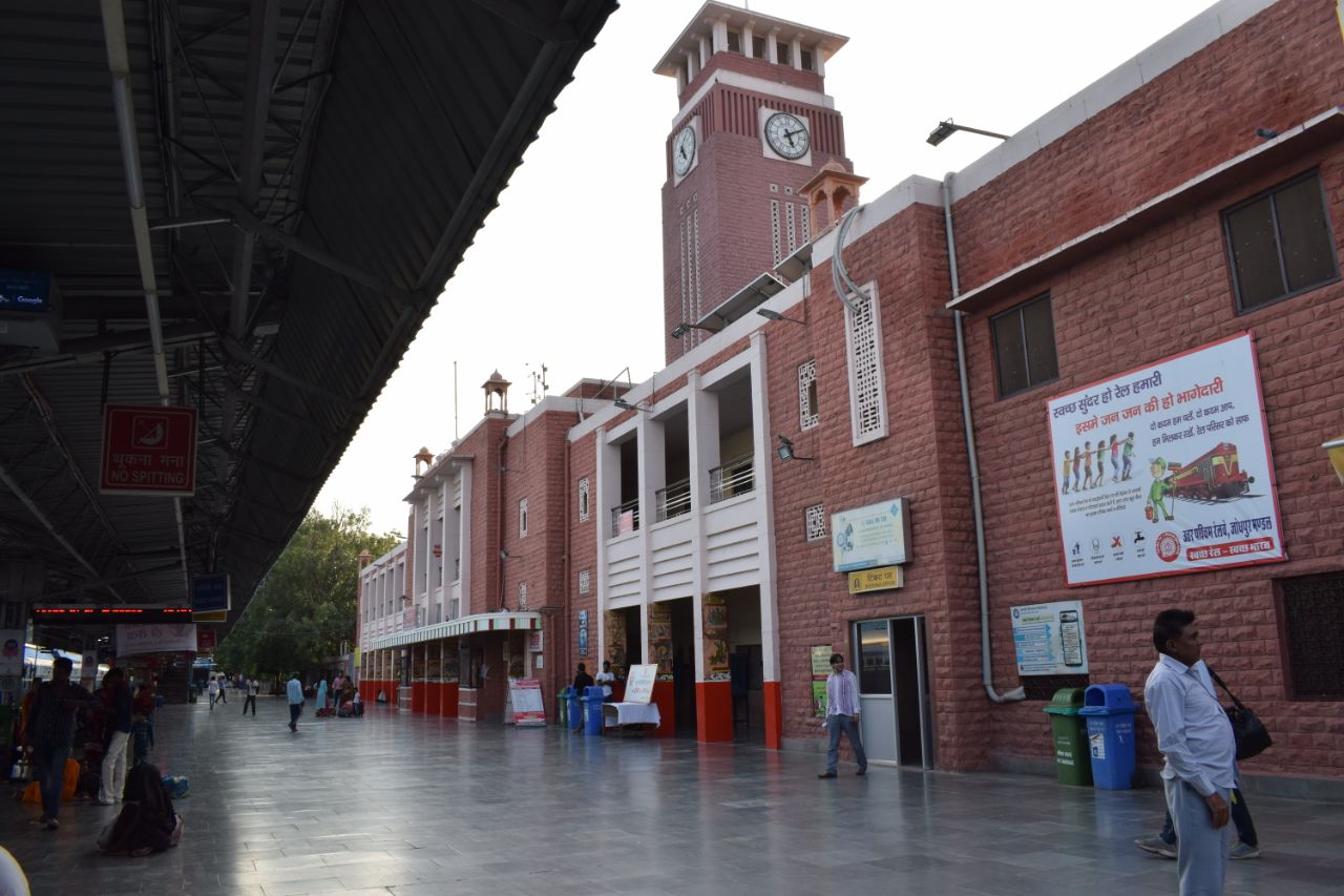 ताज से एक कदम फिसला जोधपुर रेलवे स्टेशन