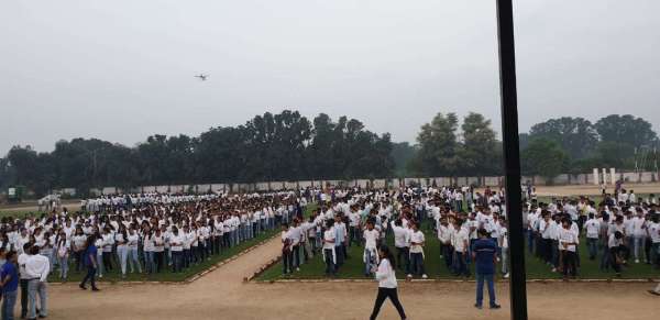 स्वच्छता रन के दौरान नगरायुक्त ने लोगों से प्लास्टिक का उपयोग न करने की अपील की। 