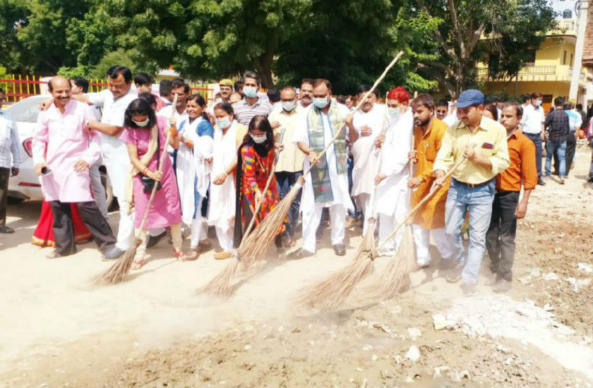Gandhi Jayanti 2019: यहां एक साथ एक लाख लोगों ने उठाई झाड़ू, स्वच्छता का लिया संकल्प