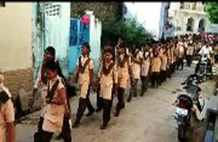 Gandhi Jayanti 2019 : गाँधीजी ने दिया सन्देश स्वच्छ रहेगा भारत देश