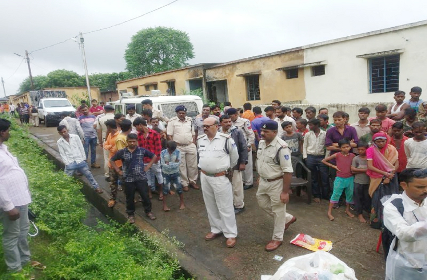 Youth killed by crushing his head with stone
