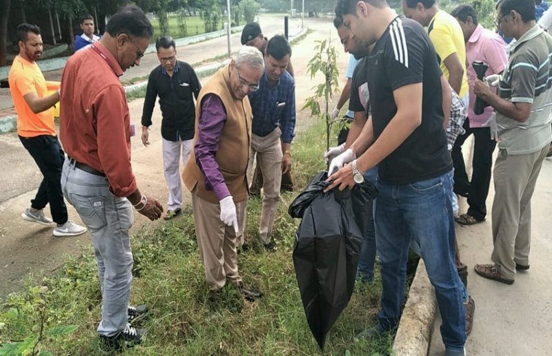 Ahmedabad News: विद्यार्थियों को प्रेरित करने के लिए जीटीयू कुलपति, कुलसचिव ने किया ऐसा काम