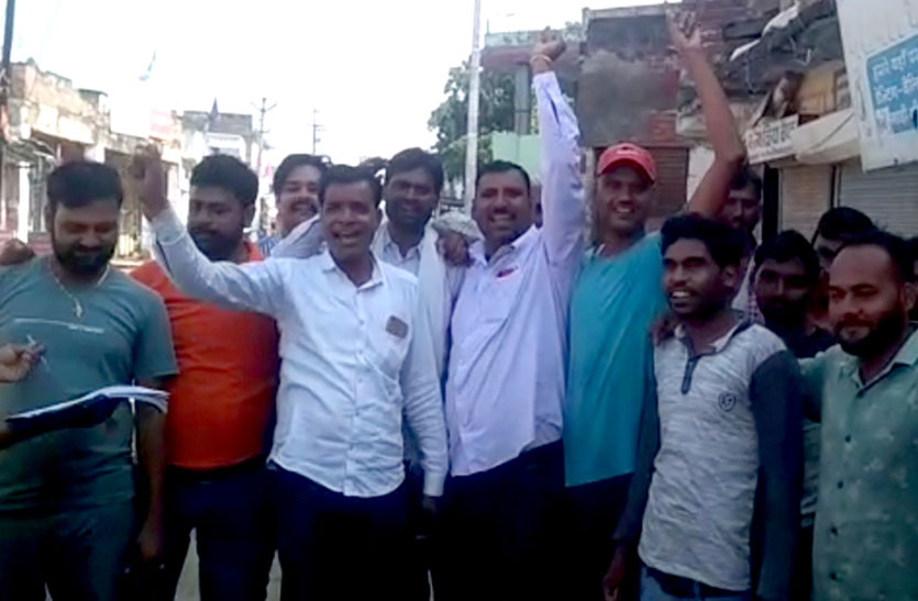 दूनी को पंचायत समिति बनाने की मांग, ग्रामीणों ने आवां मार्ग पर किया प्रदर्शन