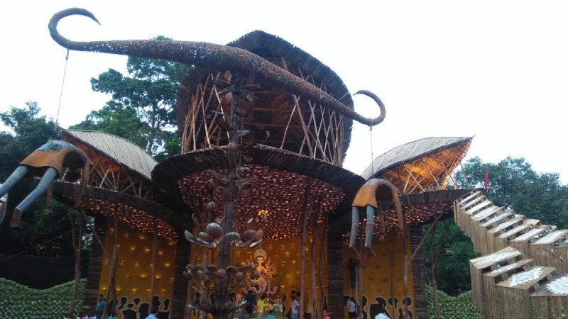 कोलकाता के दुर्गा पूजा की झलकियां... बंगाल के पौराणिक त्योहारों की याद दिलाएगा बेहला क्लब