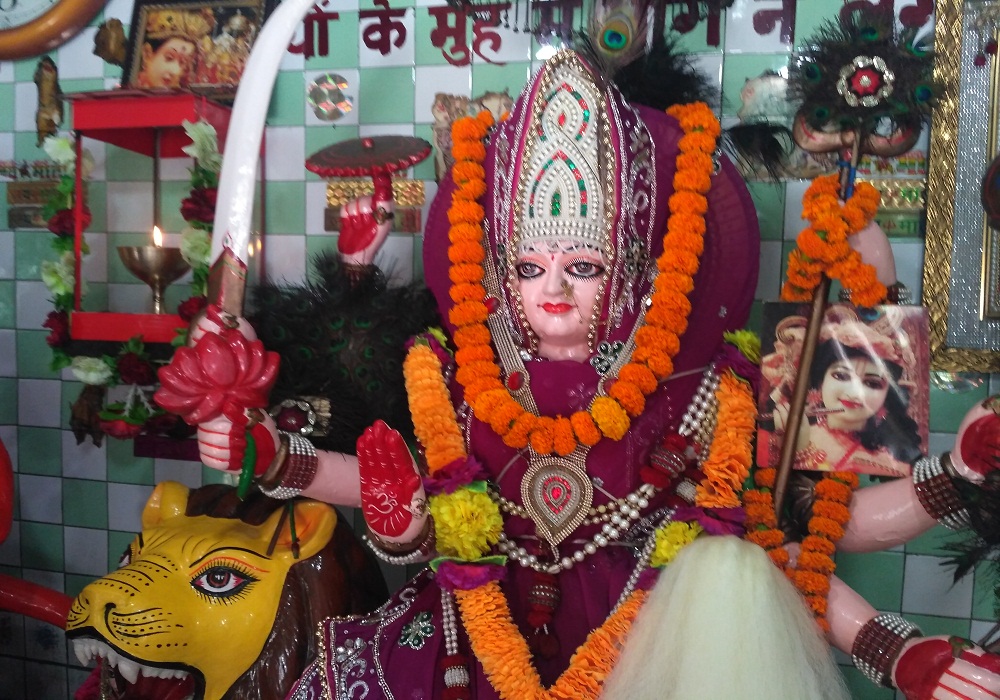 Shardiya Navratri: बहुत चमत्कारी है देवी का ये मंदिर, दर्शन करने से ही पूरी हो जाती हैं मनोकामना