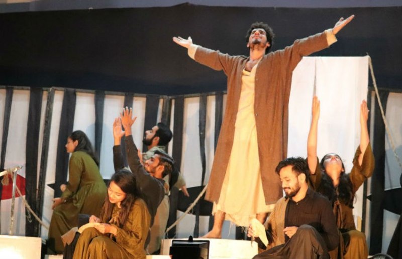 Aligarh Muslim university में ड्रामा ने दिल जीत लिया, देखें तस्वीरें