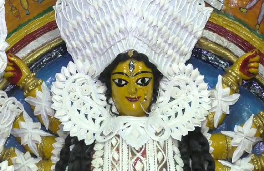 252 old ma Durga statue