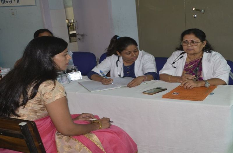 उपेक्षित बालिकाओं के स्वास्थ्य को जांचा