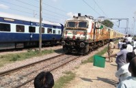 पहले दिन तेजस ट्रेन में बड़ी चूक, चालक को लगानी पड़ी ब्रेक