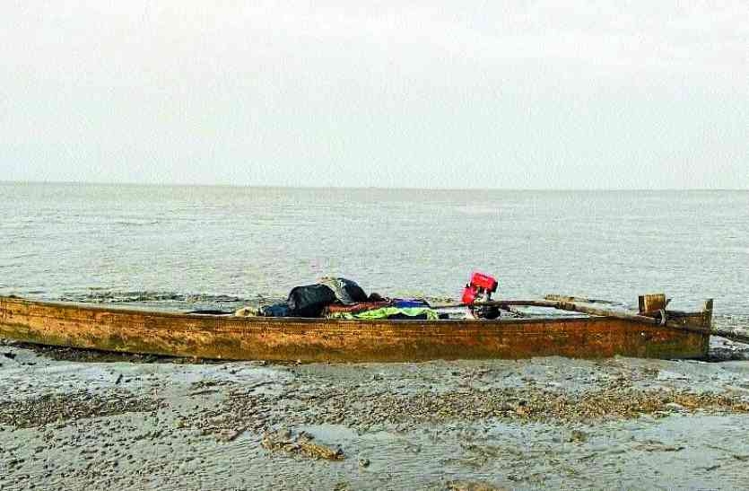Gujarat:  कच्छ के पास फिर मिली दो  Pakistani boat