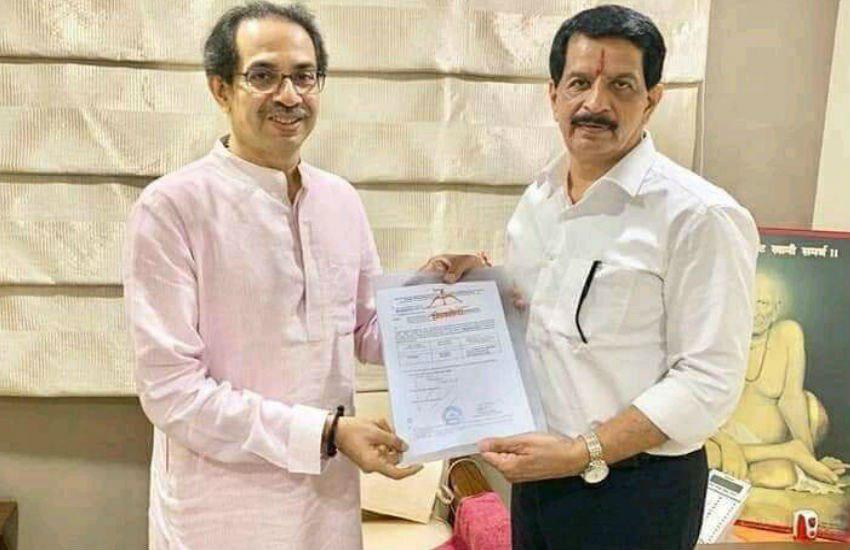 शिवसेना प्रमुख उद्धव ठाकरे के साथ प्रदीप शर्मा