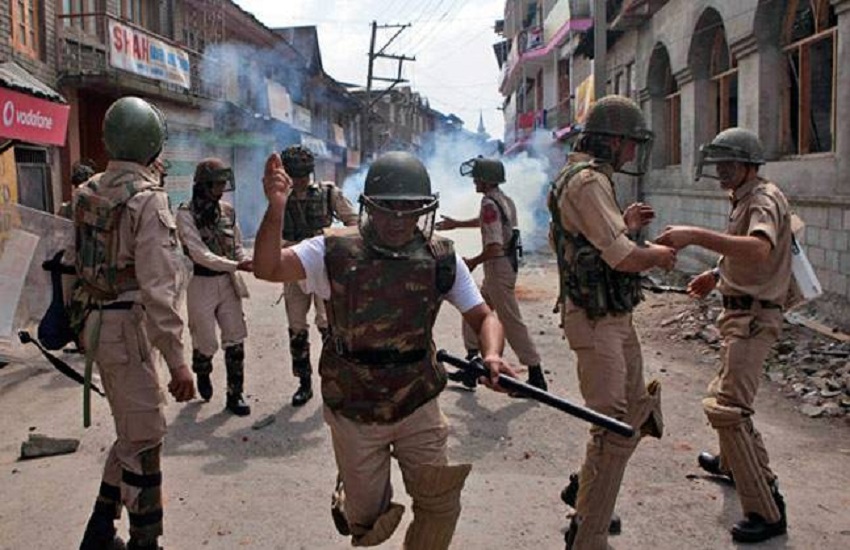 जम्मू-कश्मीर: अनंतनाग में DC दफ्तर पर ग्रेनेड से हमला, 10 लोग जख्मी