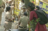 मुंबई के आरे कॉलोनी में पेड़ों की कटाई को लेकर विरोध प्रदर्शन, शिवसेना के कई नेता हिरासत में