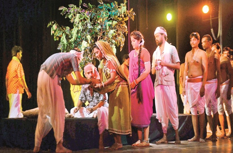 44 साल में दस हजार शो, 'चोर-चोर' बना चरणदास चोर