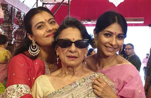 दुर्गा पूजा में पहुंचे काजोल, जया बच्चन सहित ये बड़े स्टार्स, देखें खास तस्वीरें