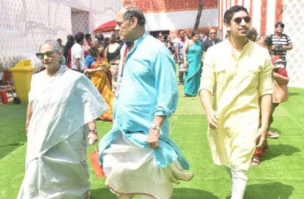 दुर्गा पूजा में पहुंचे काजोल, जया बच्चन सहित ये बड़े स्टार्स, देखें खास तस्वीरें