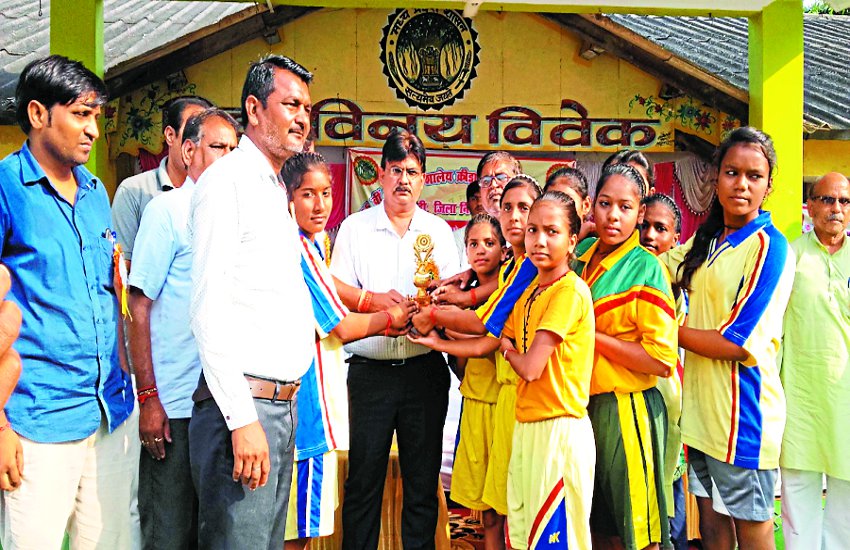 Girls of Niwari  boys of Chhatarpur won