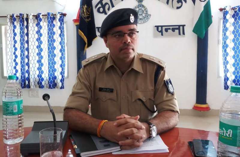 Police remained silent spectator in the deadly attack in front police