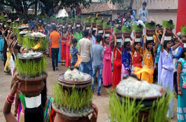 Photo Gallery : महानवमी पर कन्या पूजन के साथ जोत जंवारा का हुआ विसर्जन