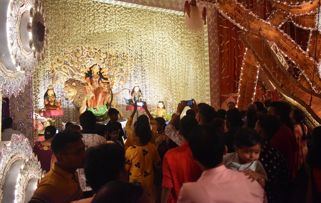 कभी धर्म को अफीम बताया, अब मां दुर्गा की शरण में