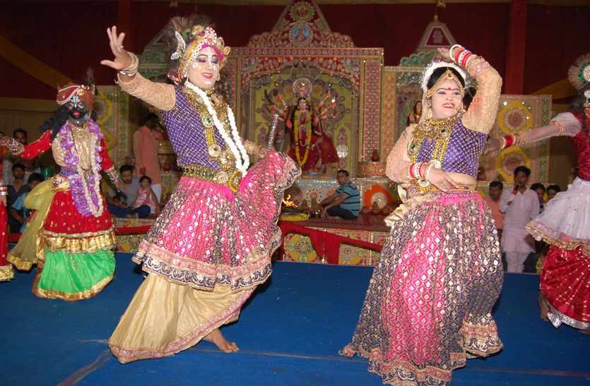 दुर्गा पूजा महोत्सव में नृत्य नाटिका ने मोहा मन