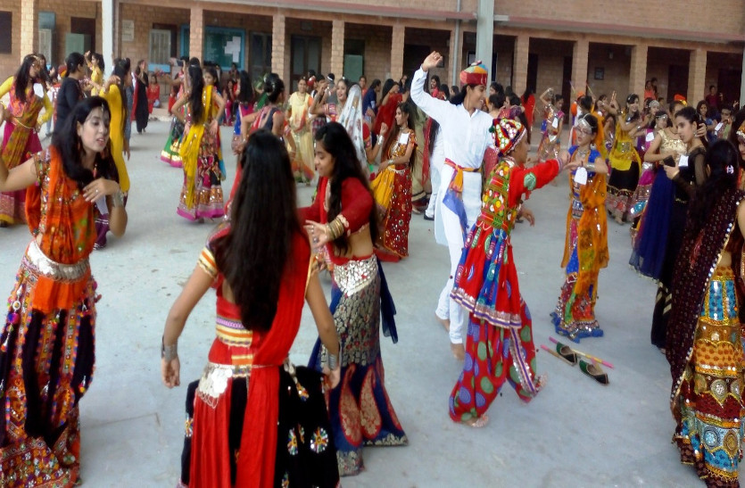 College girls beautiful Garba Dance on Navratra