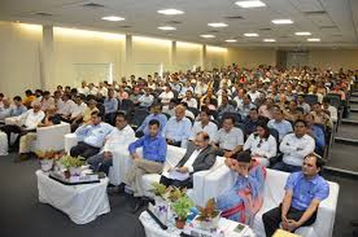 इस कार्यक्रम में लाइफ स्टाइल कोच ने उद्योगपतियों को पढ़ाया गया गीता का पाठ