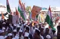 कांग्रेस ने निकाली पदयात्रा, दिखाई ताकत