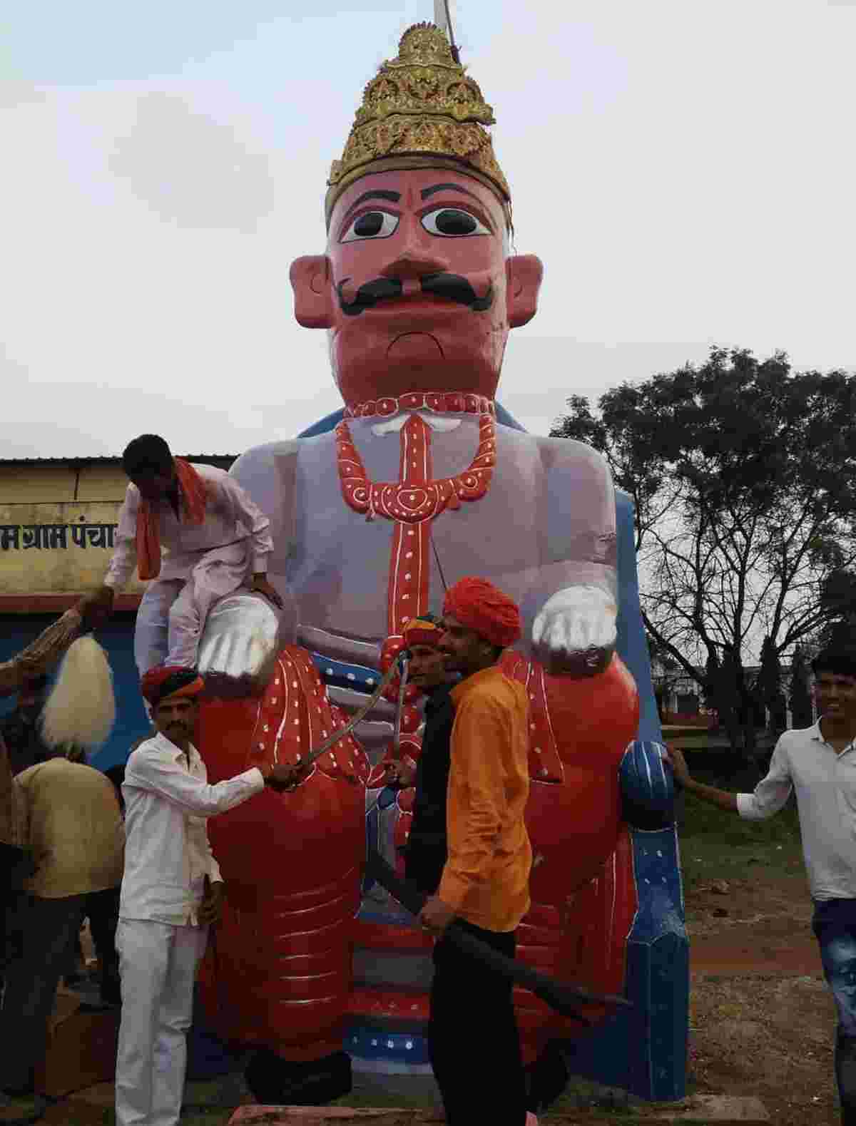 रावण की काटी नाक, बरसाई गोलियां प्रतापगढ़ जिले में रावण दहन की अनूठी परम्पराएं