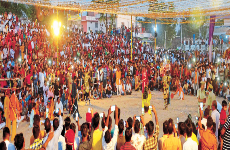 तलवारों के साथ दो घंटे चली भयंकर मारकाट, बाद में रातभर मनाया जश्न