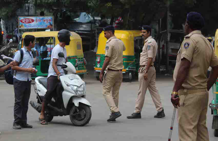 Ahmedabad News नाबालिग वाहन चालकों पर ट्रैफिक पुलिस की कार्रवाई, वाहन किए जब्त