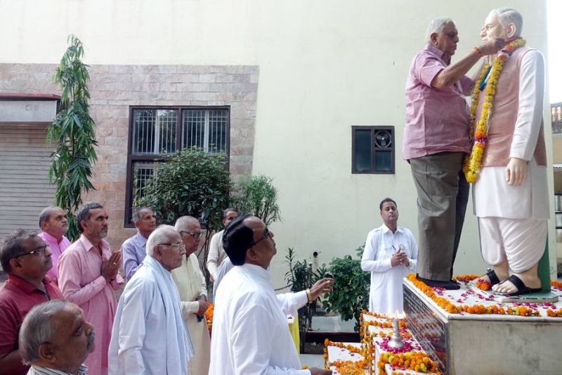 पण्डित जी ने राजनीति में खेली थी लम्बी पारी, खादी में भी बड़ा योगदान