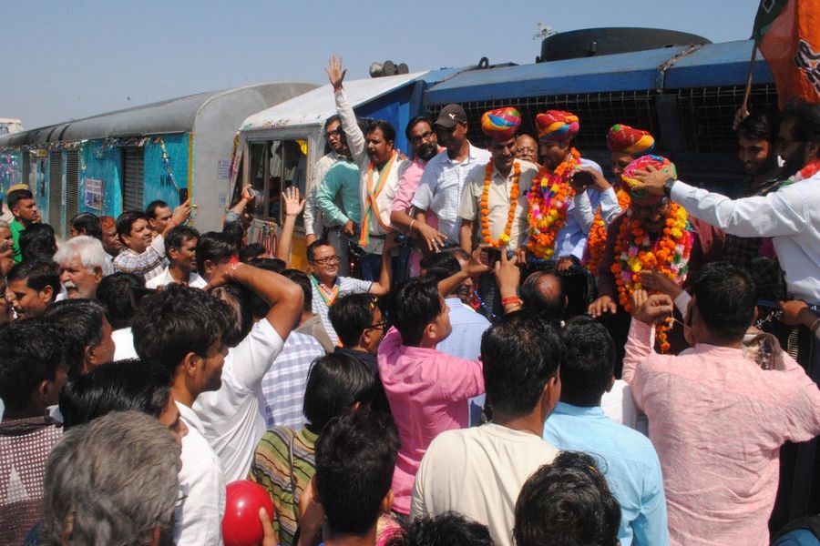 Bhagat's Kothi-Sabarmati train welcomed in Jalore like this