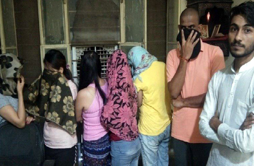 जयपुर में दो स्पा सेंटरों पर पुलिस की दबिश, मसाज की आड़ में चल रहा था वेश्यावृत्ति का अड्डा
